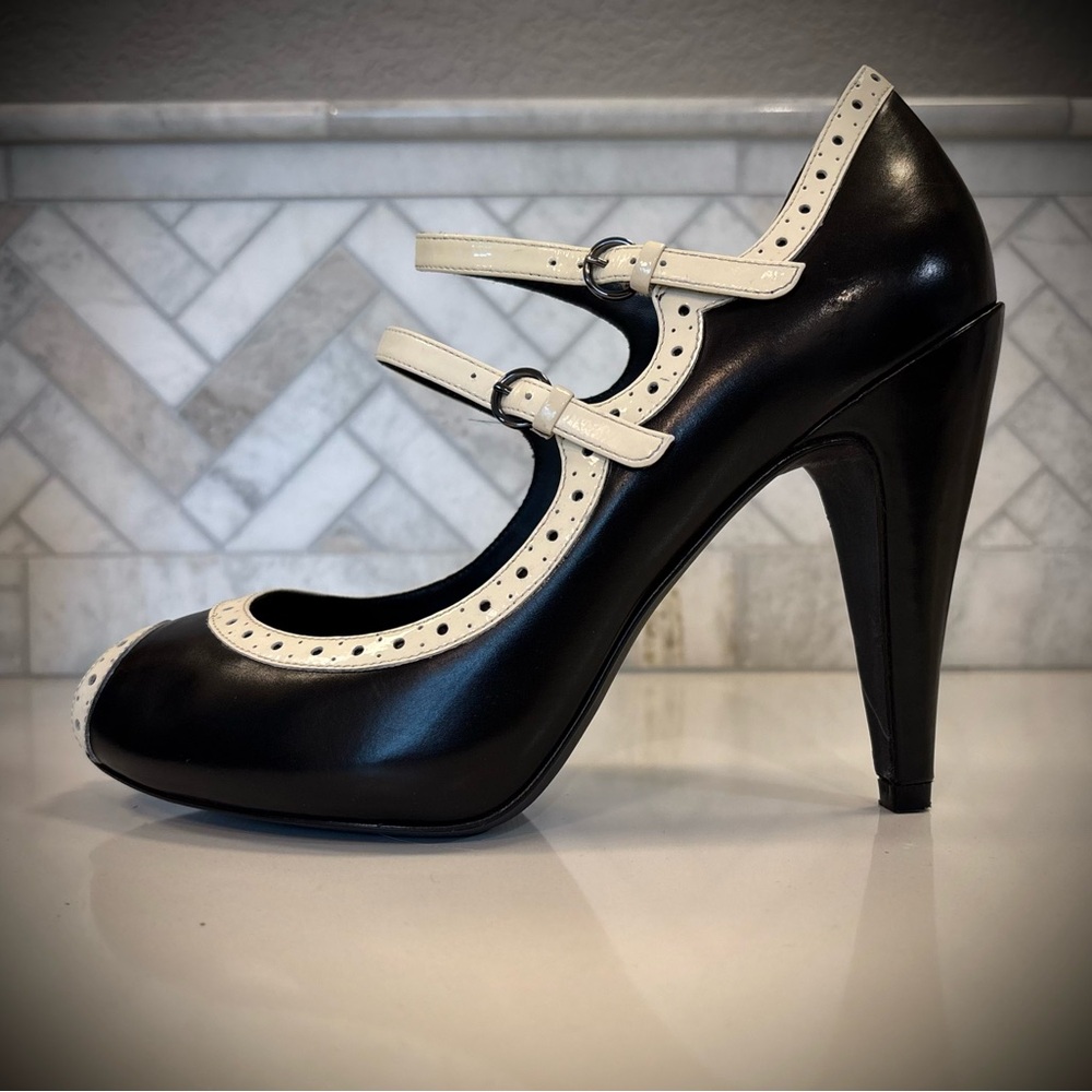 🎩 VIA SPIGA vintage Double Strap Mary Jane Peep Pumps Black/Cream w/ brogue - Picture 7 of 13